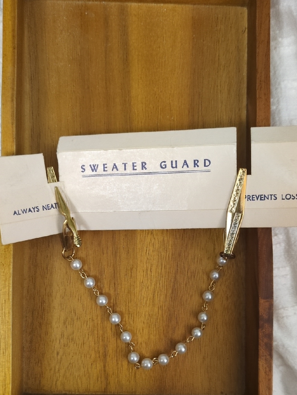 Vintage pearl and gold sweater guard chain - Classic Elegance